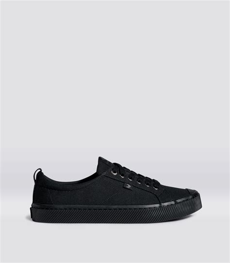 cariuma all black canvas sneaker.